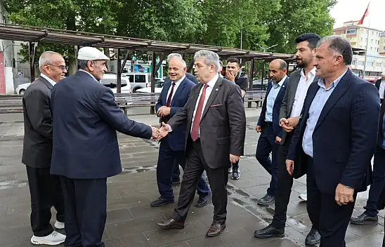 Milletvekili Özsoy ve Başkan Öztürk esnafla bayramlaştı