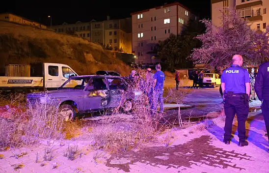 Nevşehir'de park halindeki otomobil bir anda alevlere teslim oldu!