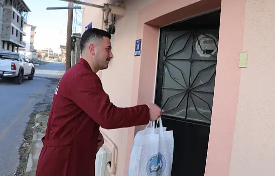 O ilçede ekipler kapı kapı gezip iftar dağıtıyor!