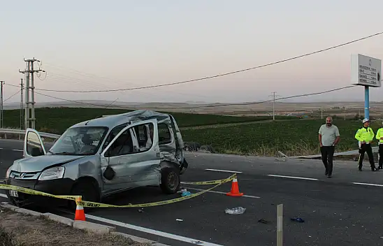 Öğretmenleri alan araca kamyon çarptı: 1 ölü, 5 yaralı