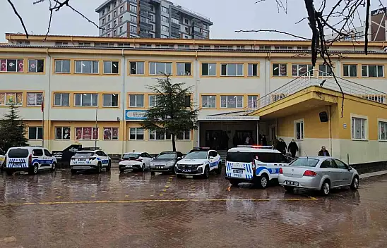 Talas'ta ortaokulda bıçaklı kavga: 1 öğrenci...