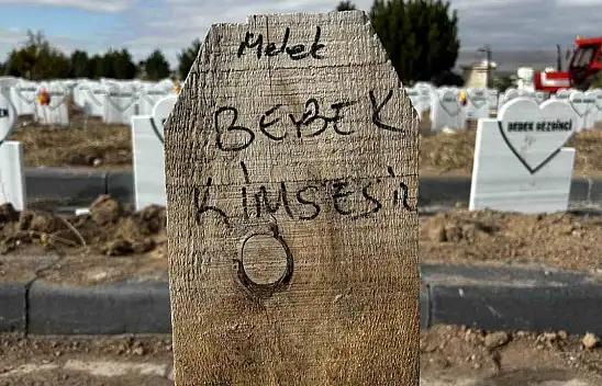 Parçalanmış halde bulunan 'Melek bebek' defnedildi