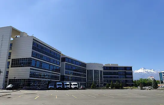 Patronla kasiyerin yasak aşkı önce icralık sonra mahkemelik oldu