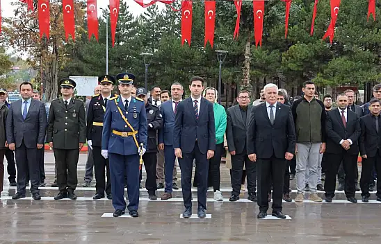Pınarbaşı'nda 29 Ekim coşkusu: Çelenk sunma töreni yapıldı