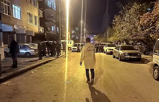 Polisler bıçaklandı: 1'i bekçi 3'ü polis 4 yaralı var