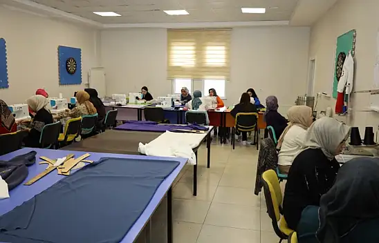 Sadece kadınların çalışacağı atölyeye 4 milyon Valilik, 3 milyon lira nakit parayı da bakın hangi aile verdi!