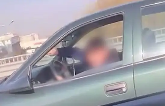 'Sağa geç de göstereyim ehliyeti!'