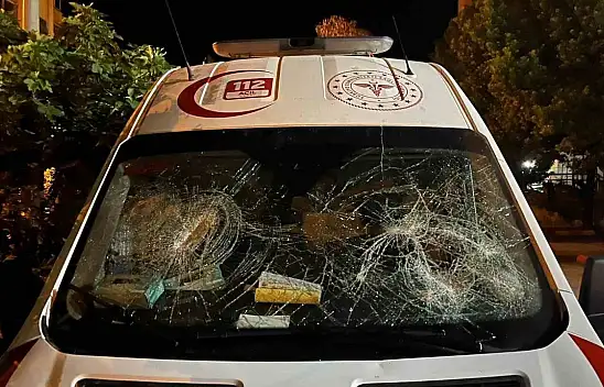 Kürekle sağlık çalışanlarına saldırdılar