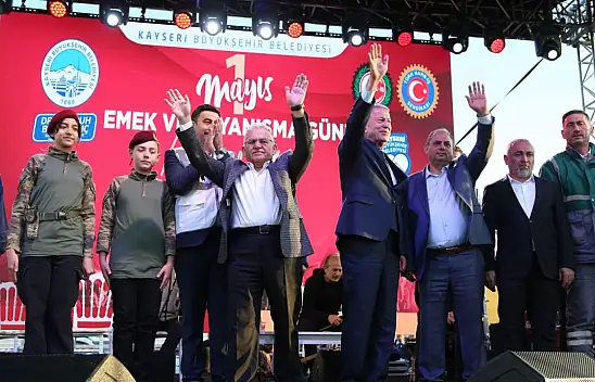 Sahneye çıkmış parayı ödememiş!