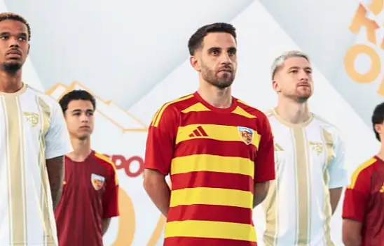 'Sarı umut, kırmızı tutku'... Kayserispor'un 60. yıl özel formaları tanıtıldı