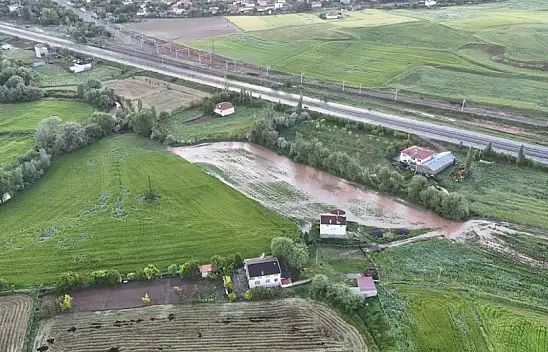 Sarımsaklı'da sağanak yağış sonrası büyük kanal taşkını