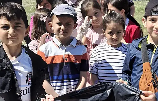 Sarıoğlan Barajı'nda bayram temizliği: Minikler iş başında