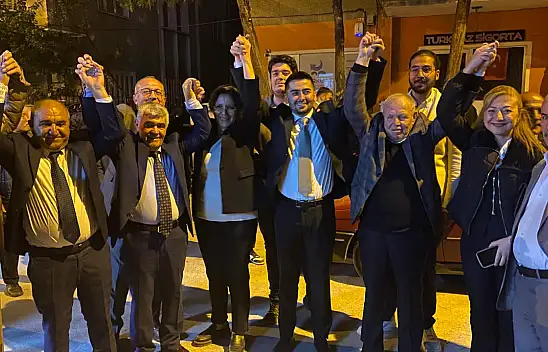 Seçim sonrası YENİ Parti önünde neler yaşandı! Kim ne dedi?