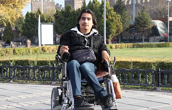 Serebral palsili Hikmet Ekiz, engellere rağmen hayallerini gerçekleştiriyor