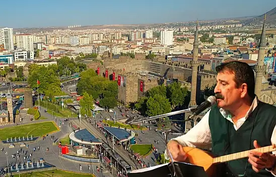 Sevilen sanatçı Nurettin Rençber Kayseri'ye geliyor!