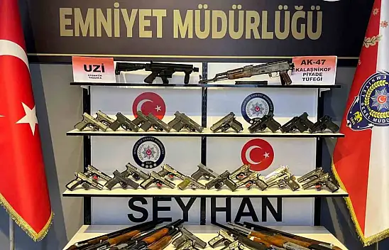 Kalaşnikof, hafif makineli tüfek olmak üzere çok sayıda silah ele geçirildi