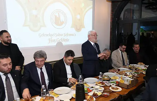 Siyasiler ve Sivaslılar sahurda buluştu