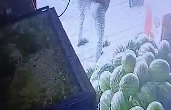 Sipariş verdiği marulu beğenmeyen müşteri, market çalışanı darp etti