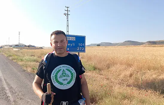 Sırtında Türk Bayrağı ile 48 kilometre yol yürüdü