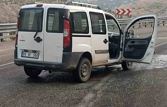 Sivas'ta iki araç kafa kafaya çarpıştı