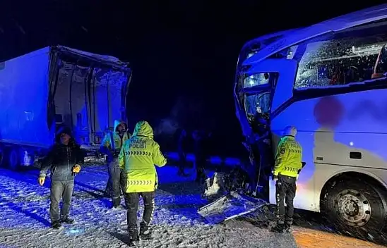 Otobüs kazası: 1'i ağır 13 yaralı