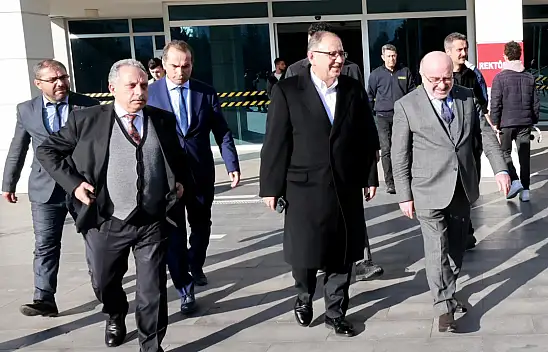 Siyaseti bırakan eski Bakan Özhaseki uzun süre sonra bakın kimi ziyaret etti?