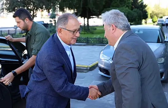 Siyaseti bırakan Özhaseki, siyasete adım attığı yerde görüldü