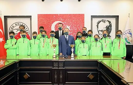 Sporcu Fabrikası meyvelerini vermeye başladı