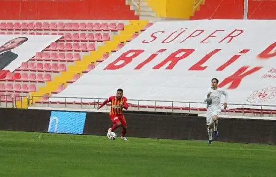 Süper Lig: Kayserispor: 1 - İ.H. Konyaspor: 0 (İlk Yarı)