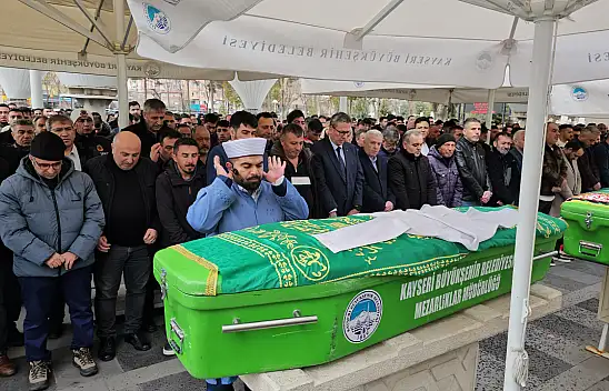 Tabutun üzerine hekim önlüğü konuldu! Yaren gözyaşları içinde uğurlandı
