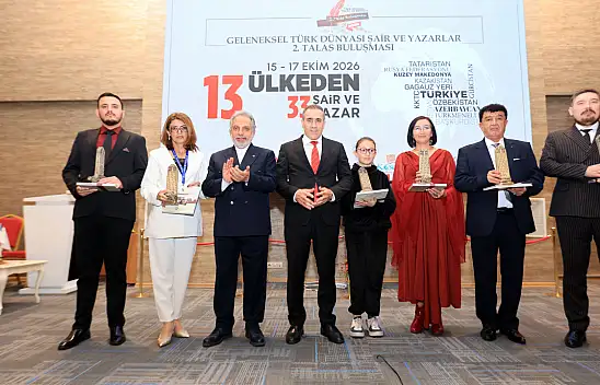 Talas'ta Türk dünyası buluşmasının finali! Başkan Yalçın'a dikkat çeken hediye