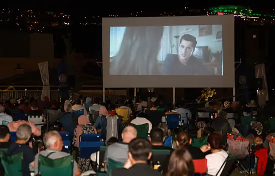 Talas'ta yıldızların altında duygulandıran gece: Eren Bülbül'ün hikâyesi izlendi!