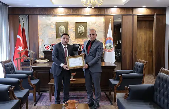 Tayini komşu ile çıkan SGK Müdürü Vali'yi ziyaret etti!