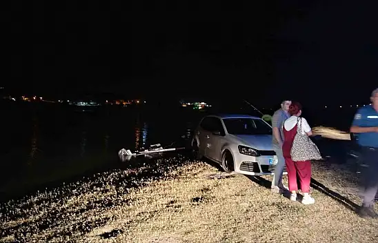 Tekneden düşen genç gölde kayboldu
