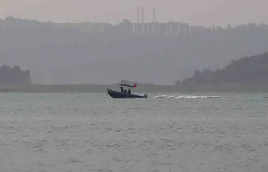 Tekneden düşen genci arama çalışmaları devam ediyor