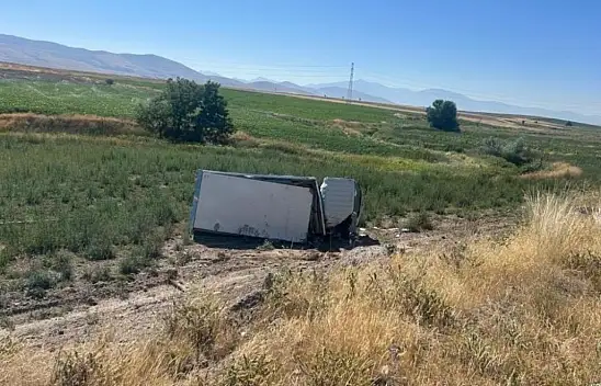 Tomarza'da kaza: Traktör ve kamyonet çarpıştı