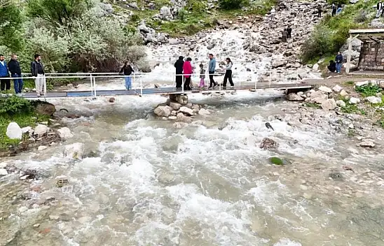Tomarza'da mucize gerçekleşti: Kuruyan pınar başı yeniden akmaya başladı