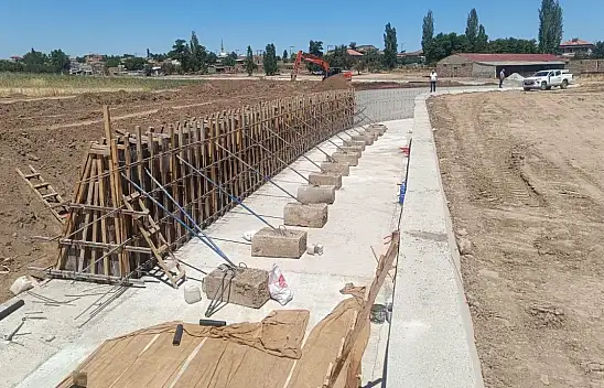 Tomarza'da taşkın koruma projesinde sona yaklaşıldı