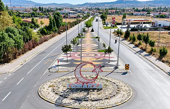 Tomarza'nın girişi rengârenk oldu