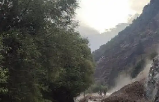 Toprak kayması olan yolda yeni gelişme