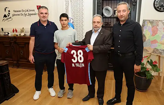 Trabzonspor'a transfer olan genç futbolcudan ahde vefa örneği