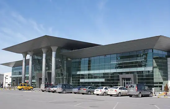 15 trilyonluk kredi ile yapılan 11 yıllık terminal yine taşınıyor...