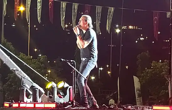 Türk rock müziğinin güçlü sesi Kıraç Kayseri'yi salladı!
