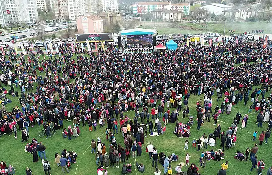 Ücretsiz! Ünlü rock yıldızı 25 Ekim'de Talas Paraşüt Alanı'nda!