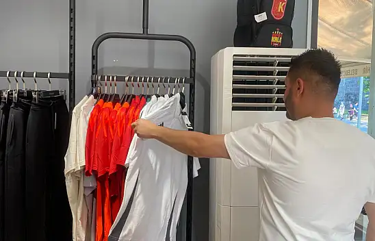 Ülkü Ocakları İl Başkanı Yağmur'dan örnek alışveriş