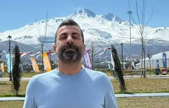 Ünlü isim Erciyes pozuyla bahtiyar oldu