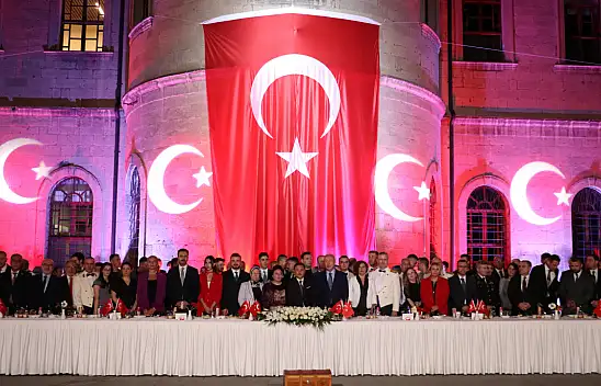 Vali Çiçek'in sözleri damga vurdu! Kayseri'de Zafer Bayramı coşkusu!