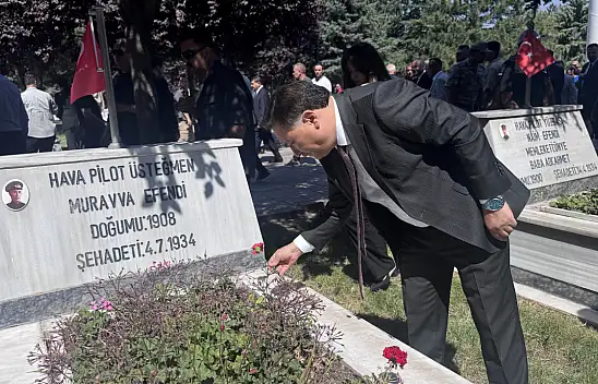 Vali Çiçek şehitlikte konuştu: Acımız taze, kararlılığımız aynı