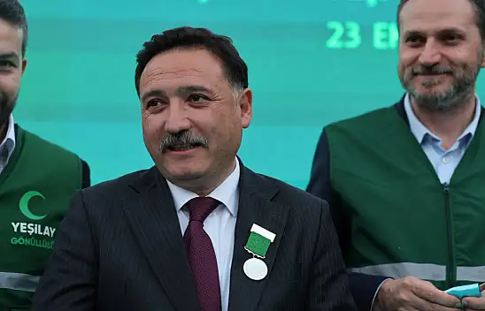 Vali Çiçek, Yeşilay'ın Üstün Hizmet Madalyası'na layık görüldü
