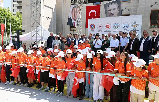 Vali'den açılışta Başkan Yalçın'a övgü yağdı!